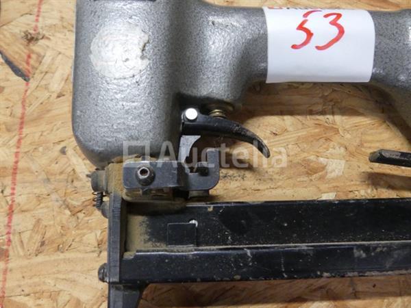 Grote foto pneumatische nietmachine en spijkermachine doe het zelf en verbouw gereedschappen en machines