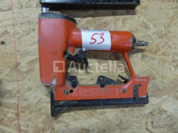 Grote foto pneumatische nietmachine en spijkermachine doe het zelf en verbouw gereedschappen en machines