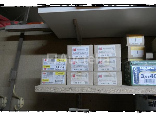 Grote foto inhoud van de planken doe het zelf en verbouw gereedschappen en machines