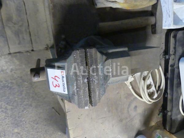 Grote foto werkbank en inhoud van de plank tuin en terras overige tuin en terras