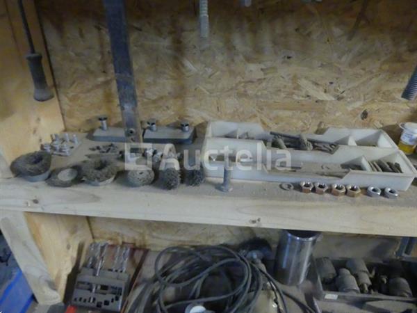 Grote foto werkbank en inhoud van de plank tuin en terras overige tuin en terras