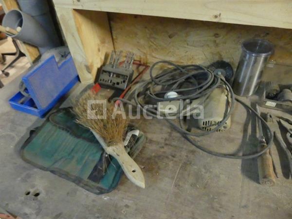 Grote foto werkbank en inhoud van de plank tuin en terras overige tuin en terras