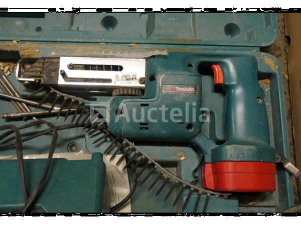 Grote foto gyproc schroevendraaier op batterijen makita 6831d doe het zelf en verbouw gereedschappen en machines