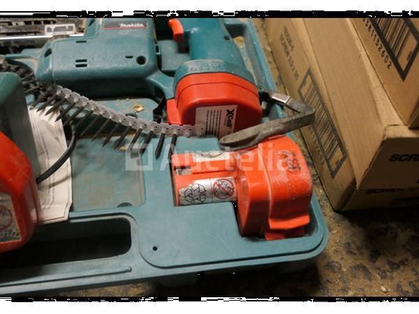 Grote foto gyproc schroevendraaier op batterijen makita 6831d doe het zelf en verbouw gereedschappen en machines