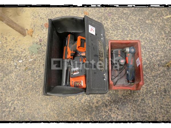 Grote foto siliconenpistool en schroevendraaier op batterijen doe het zelf en verbouw gereedschappen en machines