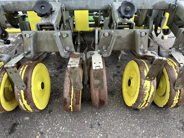 Grote foto hortech due automatic folieplantmachine 4 rijen agrarisch zaaimachines