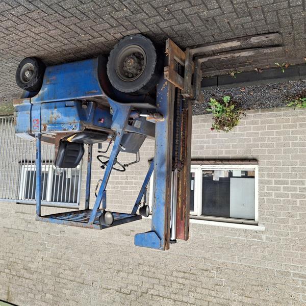 Grote foto mitsubishi fd25 diesel heftruck freelift agrarisch heftrucks