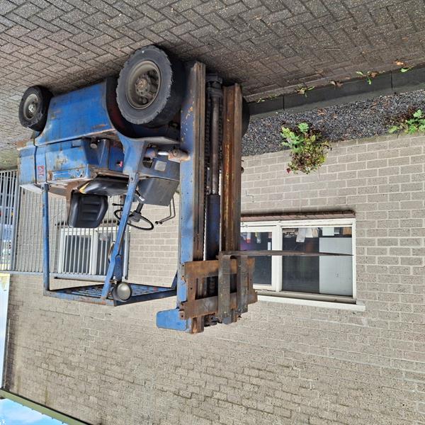 Grote foto mitsubishi fd25 diesel heftruck freelift agrarisch heftrucks