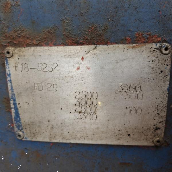 Grote foto mitsubishi fd25 diesel heftruck freelift agrarisch heftrucks