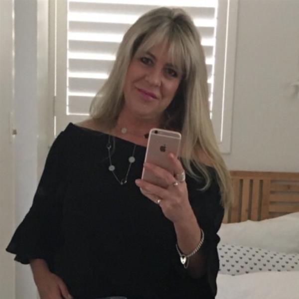 Grote foto ook op zoek naar een nieuw liefdevol hoofdstuk contacten en berichten vrouw zoekt man