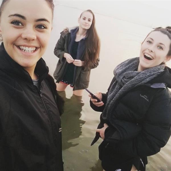 Grote foto op zoek naar het geluk contacten en berichten vrouw zoekt man