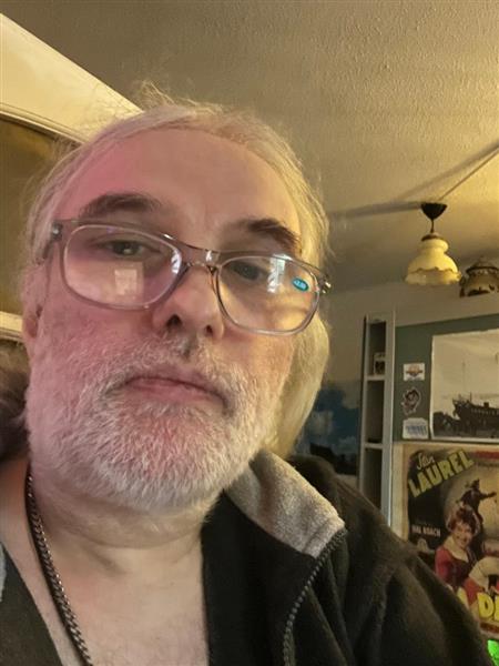 Grote foto zoek een echte eenzame man contacten en berichten man zoekt man