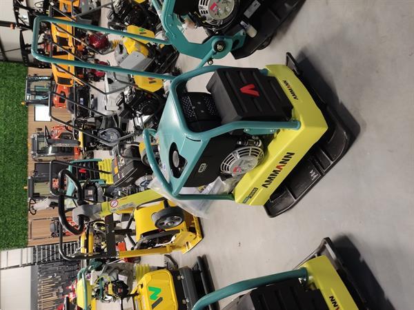 Grote foto ammann apr30 60 dieseltrilplaat met wielstel en elektrische start wacker dpu3060 doe het zelf en verbouw overige doe het zelf en verbouw