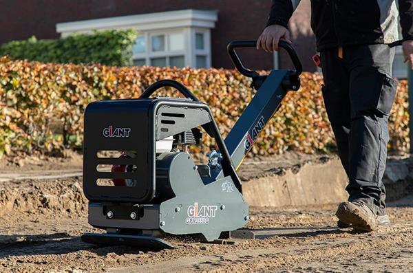 Grote foto giant gpr3558g trilplaat schakelbaar 3500kg 60 cm breed benzine of diesel met wielstel doe het zelf en verbouw overige doe het zelf en verbouw