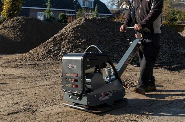 Grote foto giant gpr3558g trilplaat schakelbaar 3500kg 60 cm breed benzine of diesel met wielstel doe het zelf en verbouw overige doe het zelf en verbouw