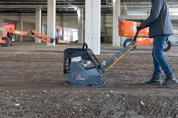 Grote foto giant gpr3558g trilplaat schakelbaar 3500kg 60 cm breed benzine of diesel met wielstel doe het zelf en verbouw overige doe het zelf en verbouw