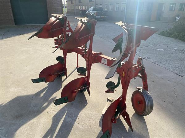 Grote foto kverneland ld85 3 schaar ploeg agrarisch ploegen