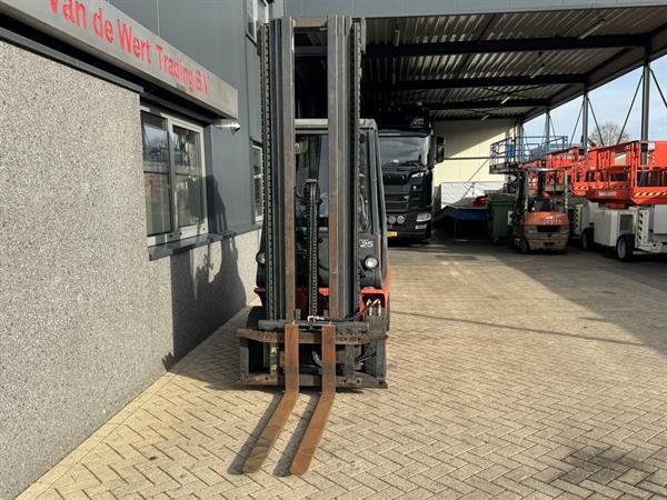 Grote foto linde h25d 02 triplo 640 freelift sideshift 4e functie diesel 1995 agrarisch heftrucks