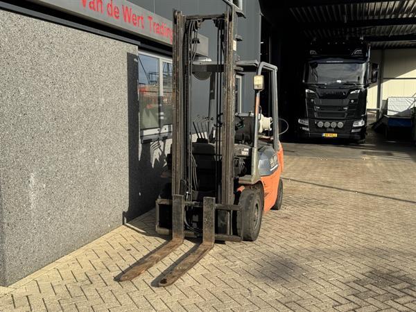 Grote foto toyota 42 7fgf25 duplo 400 3e 4e functie lpg 2001 agrarisch heftrucks