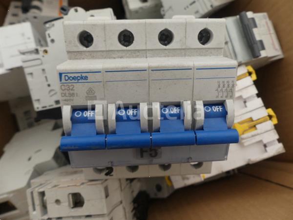 Grote foto 40 diverse automatische stroomonderbrekers doe het zelf en verbouw onderdelen en accessoires