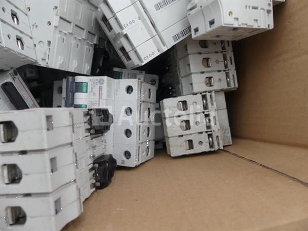 Grote foto 40 diverse automatische stroomonderbrekers doe het zelf en verbouw onderdelen en accessoires