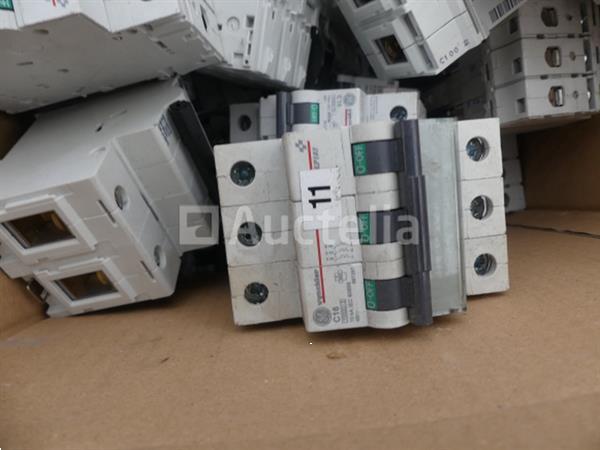Grote foto 40 diverse automatische stroomonderbrekers doe het zelf en verbouw onderdelen en accessoires