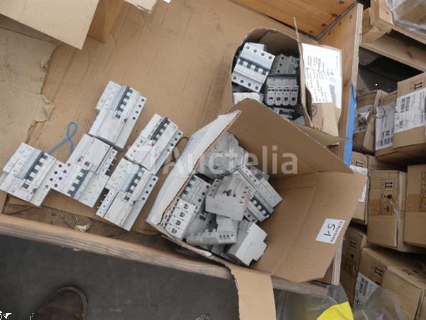 Grote foto 35 diverse stroomonderbrekers doe het zelf en verbouw onderdelen en accessoires