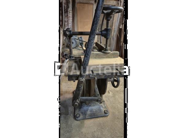 Grote foto ch debelder lontboormachine oude gemotoriseerde robuuste machine doe het zelf en verbouw ijzerwaren en bevestigingsmiddelen