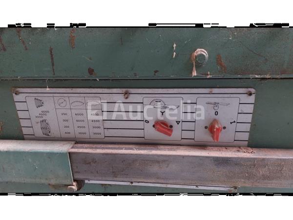 Grote foto vertongen paneelzaag met voorritser doe het zelf en verbouw ijzerwaren en bevestigingsmiddelen