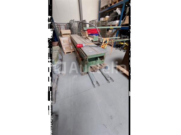 Grote foto vertongen paneelzaag met voorritser doe het zelf en verbouw ijzerwaren en bevestigingsmiddelen