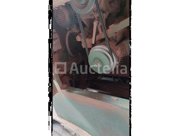 Grote foto vertongen paneelzaag met voorritser doe het zelf en verbouw ijzerwaren en bevestigingsmiddelen