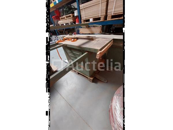 Grote foto vertongen paneelzaag met voorritser doe het zelf en verbouw ijzerwaren en bevestigingsmiddelen