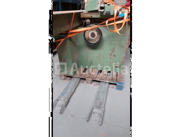 Grote foto vertongen paneelzaag met voorritser doe het zelf en verbouw ijzerwaren en bevestigingsmiddelen