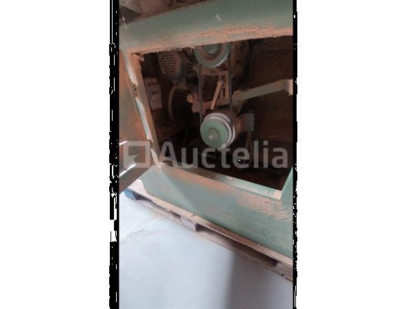 Grote foto vertongen paneelzaag met voorritser doe het zelf en verbouw ijzerwaren en bevestigingsmiddelen