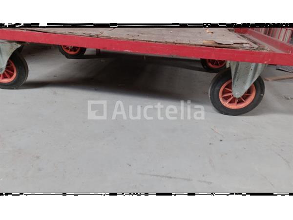 Grote foto rolcontainer rood doe het zelf en verbouw ijzerwaren en bevestigingsmiddelen