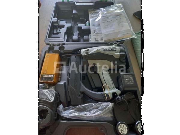 Grote foto hitachi nt 50gs spijkermachine voor afwerking doe het zelf en verbouw gereedschappen en machines