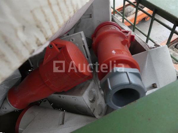 Grote foto diverse elektrische apparatuur set doe het zelf en verbouw onderdelen en accessoires