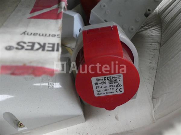 Grote foto diverse elektrische apparatuur set doe het zelf en verbouw onderdelen en accessoires