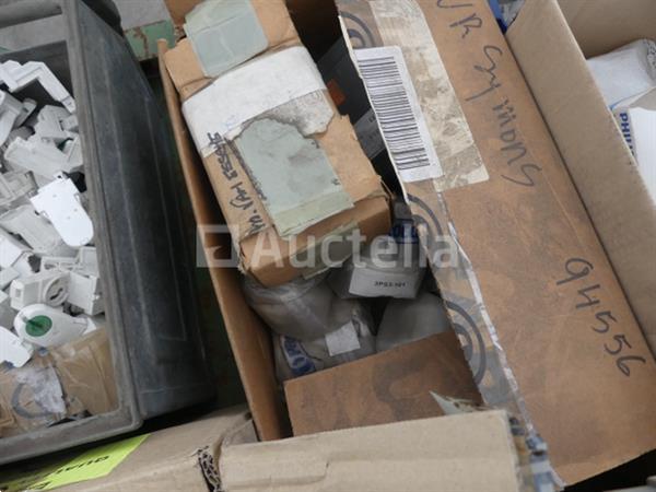 Grote foto diverse elektrische apparatuur set doe het zelf en verbouw onderdelen en accessoires