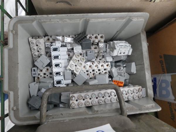 Grote foto diverse elektrische apparatuur set doe het zelf en verbouw onderdelen en accessoires