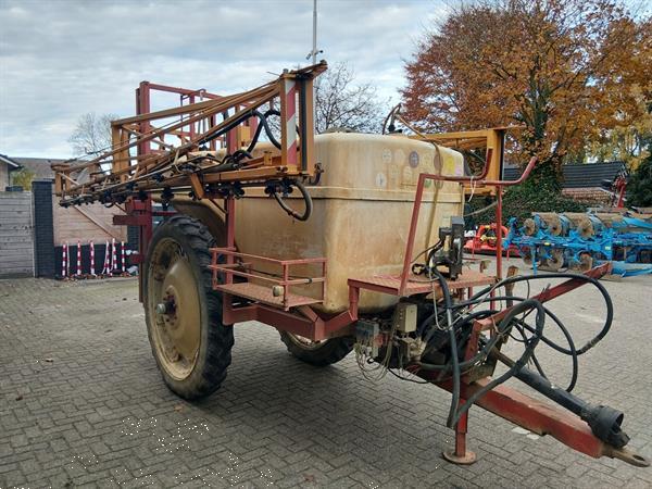 Grote foto agrifac cebeco getrokken veldspuit 27 meter 3000 liter agrarisch onkruidbestrijding