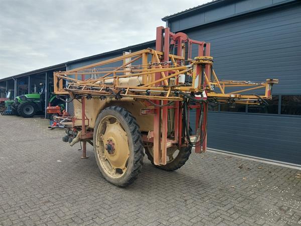 Grote foto agrifac cebeco getrokken veldspuit 27 meter 3000 liter agrarisch onkruidbestrijding