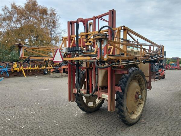 Grote foto agrifac cebeco getrokken veldspuit 27 meter 3000 liter agrarisch onkruidbestrijding