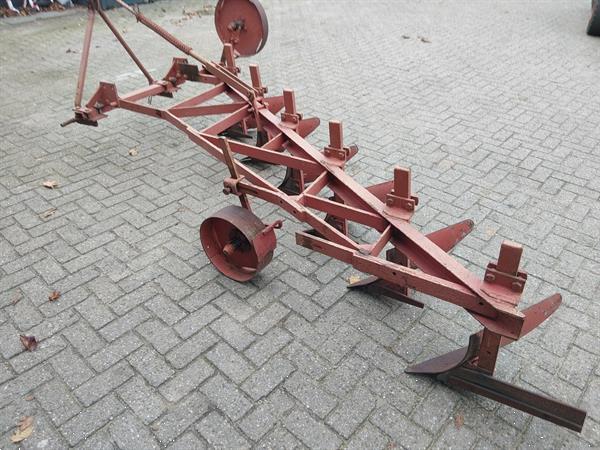 Grote foto stoppelploeg 6 schaar agrarisch ploegen