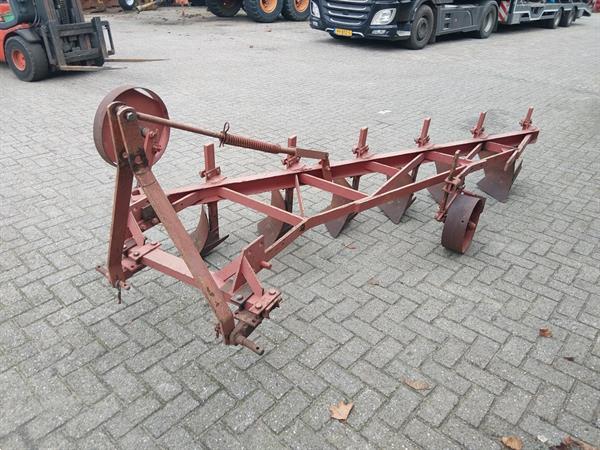 Grote foto stoppelploeg 6 schaar agrarisch ploegen