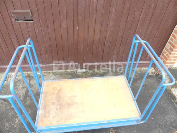 Grote foto werkplaatswagen op wielen zware belasting doe het zelf en verbouw ijzerwaren en bevestigingsmiddelen