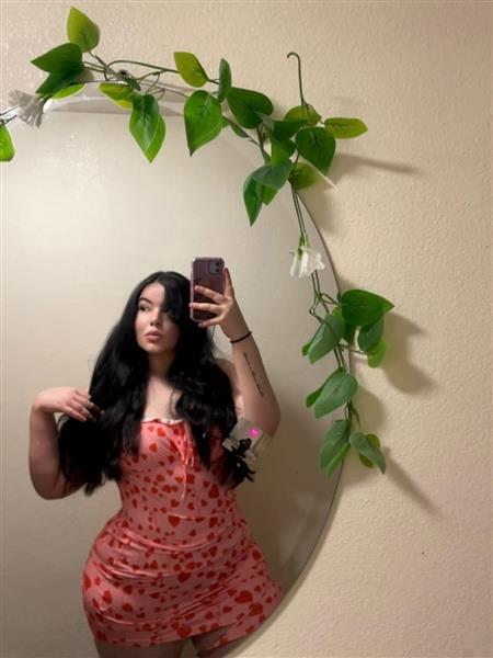 Grote foto hallo ik ben beschikbaar voor een kennismaking. erotiek vrouw zoekt man