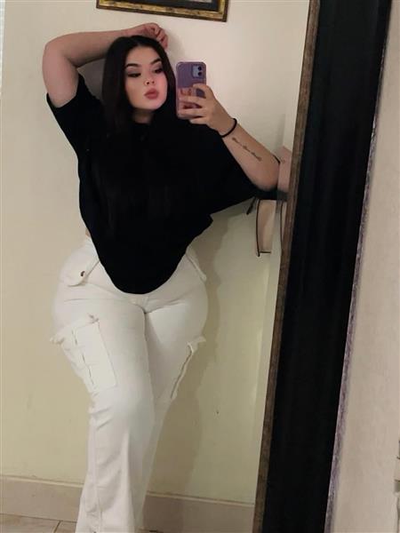 Grote foto hallo ik ben beschikbaar voor een kennismaking. erotiek vrouw zoekt man