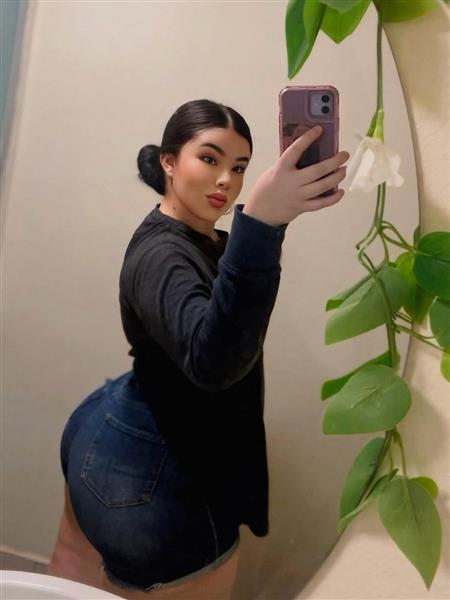 Grote foto hallo ik ben beschikbaar voor een kennismaking. erotiek vrouw zoekt man