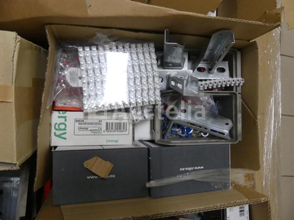 Grote foto diverse elektrische apparatuur set doe het zelf en verbouw onderdelen en accessoires